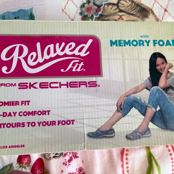 Skechers BNIB Brown Relaxed Fit Shoes
Bikers Totem Pole in Brown size 7.5 - Picture 4 of 4